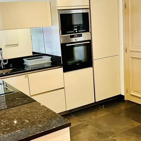 Golden Triangle 2br/2ba *