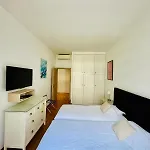 Апартаменты Golden Triangle 2br/2ba