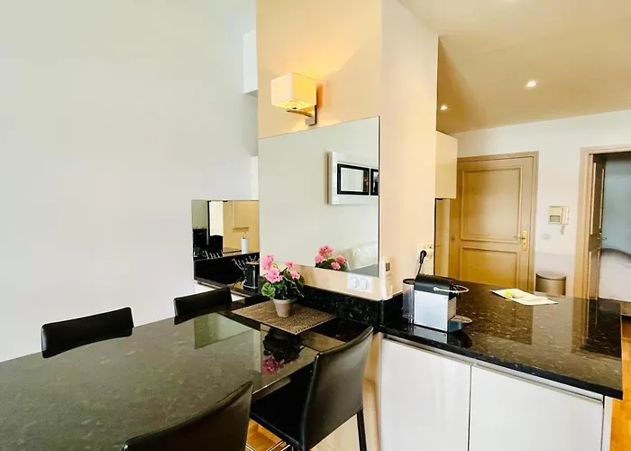 Apartment Golden Triangle 2br/2ba *