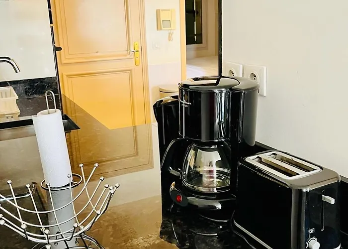 Golden Triangle 2br/2ba Apartment *