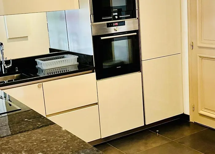 Golden Triangle 2br/2ba *