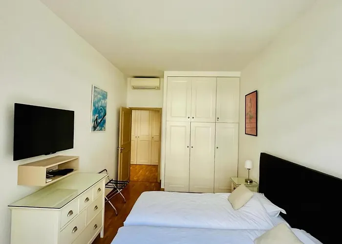 Apartment Golden Triangle 2br/2ba