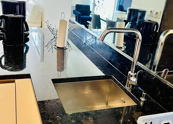 Apartment Golden Triangle 2br/2ba *