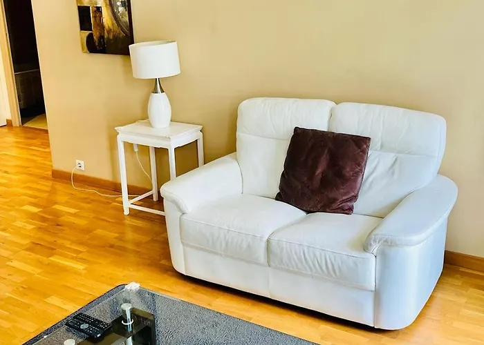 Golden Triangle 2br/2ba *