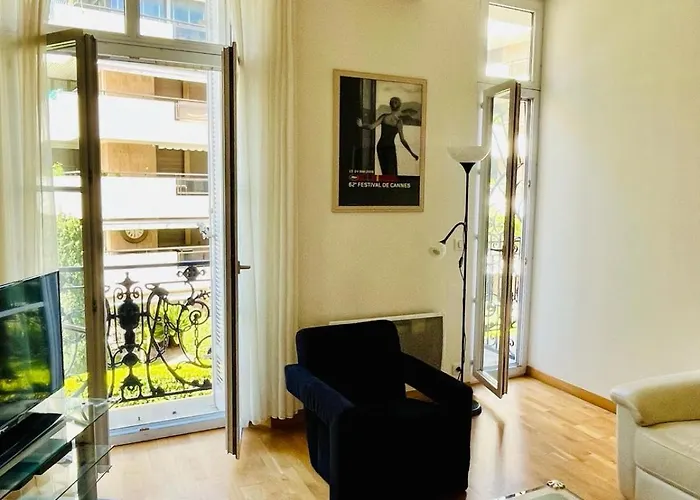 Apartment Golden Triangle 2br/2ba