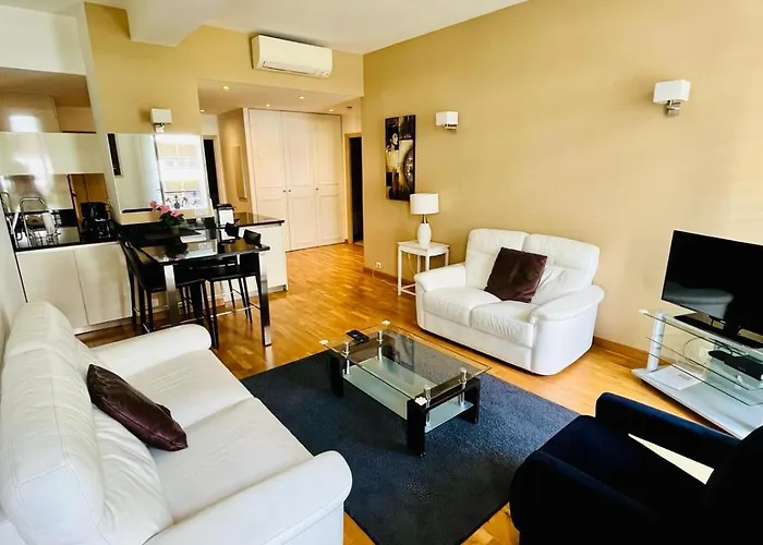 Golden Triangle 2br/2ba Apartment Cannes