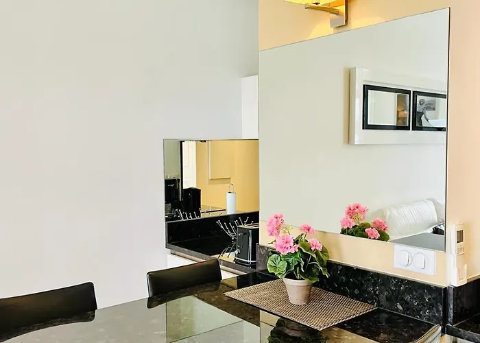 Golden Triangle 2br/2ba *