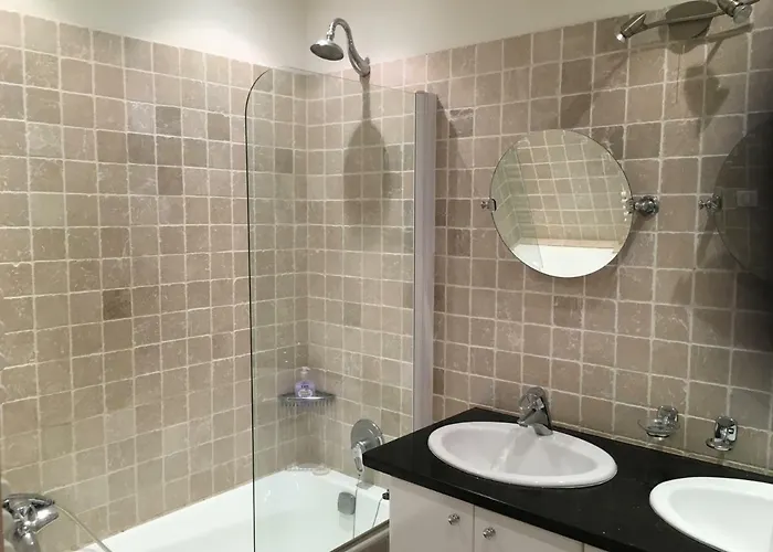 Apartment Golden Triangle 2br/2ba