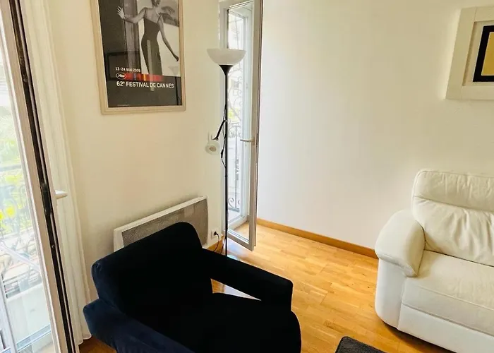 Golden Triangle 2br/2ba Daire