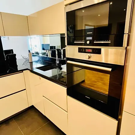 公寓 Golden Triangle 2br/2ba 戛纳